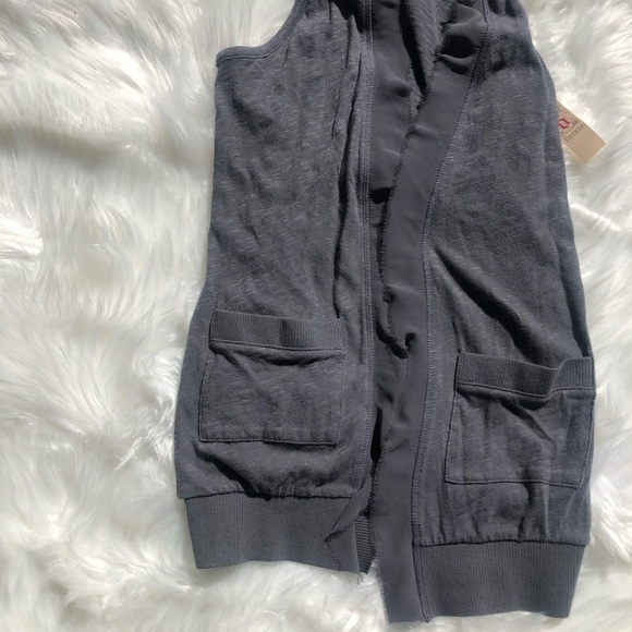 Decree Gray Sleeveless Sweater Vest with Pockets - Picture 2 of 7